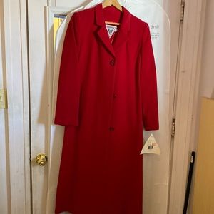 Red full length coat cashmere and wool with silk lining. Size 6p brand new